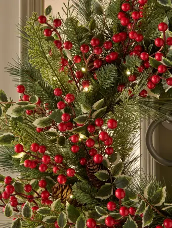 Hollyberry 26" Wreath - image 3