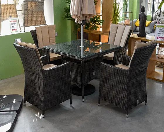 LA  4 Seat Square Dining Set with Parasol - image 3
