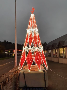 Red & White Cone Tree (410cm)